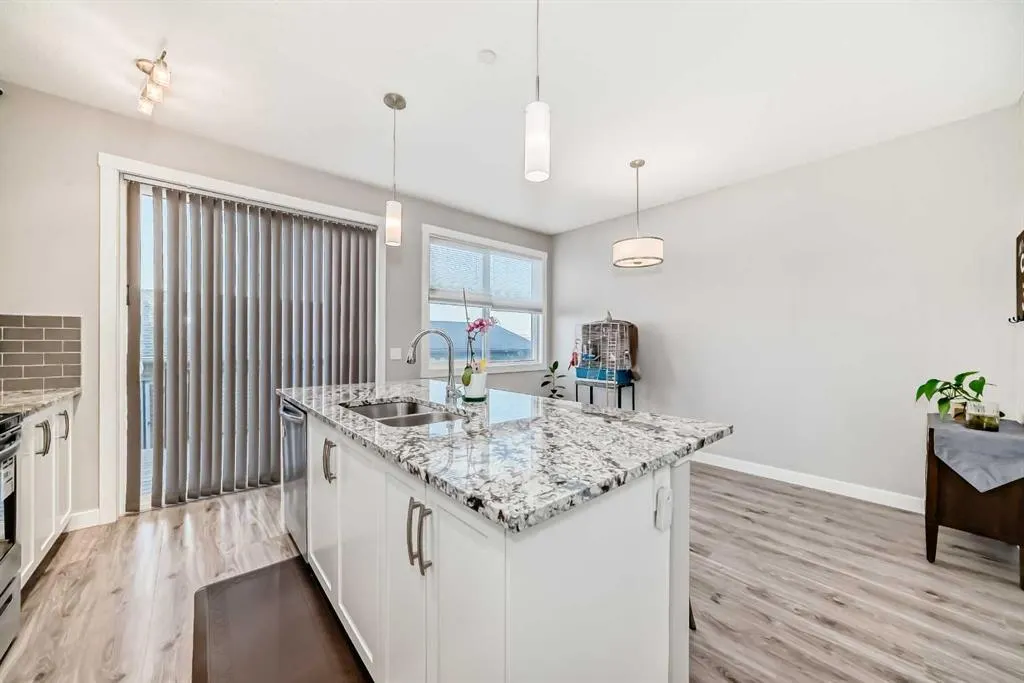 720 Livingston Hill NE