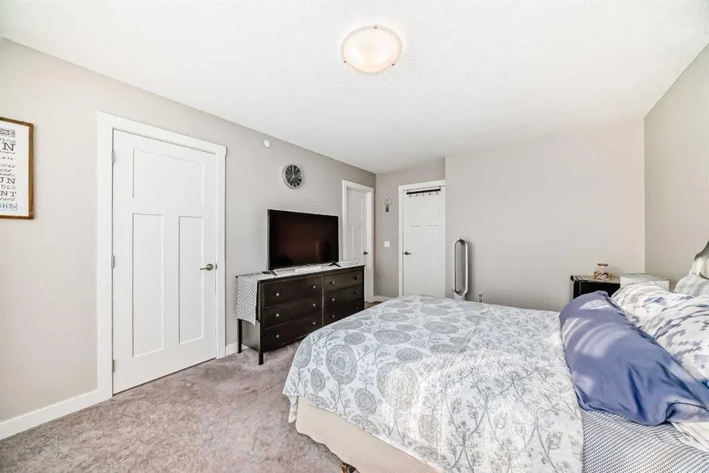 720 Livingston Hill NE