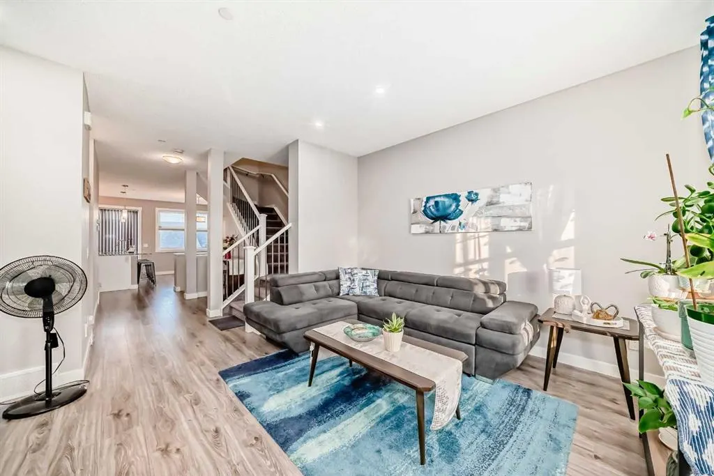 720 Livingston Hill NE