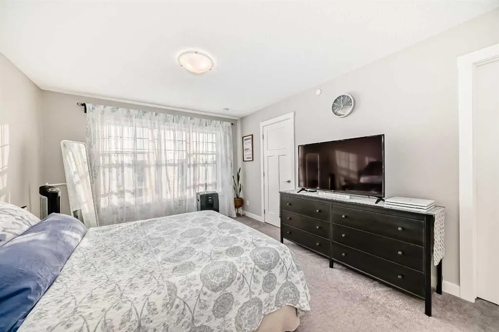 720 Livingston Hill NE