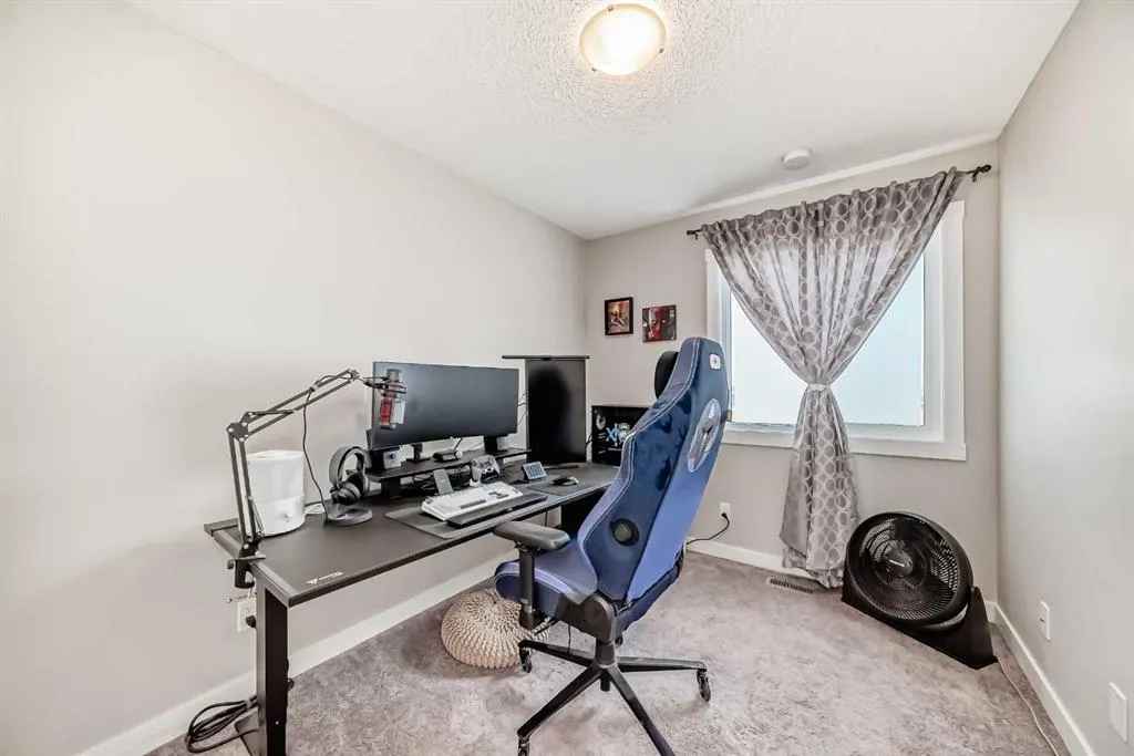 720 Livingston Hill NE