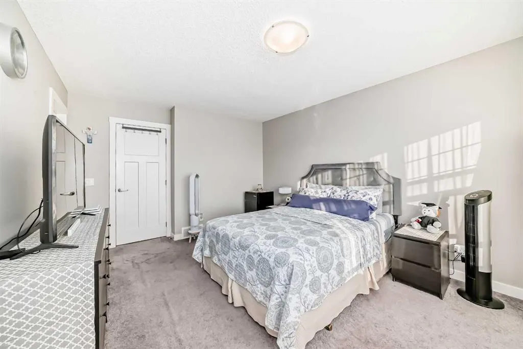 720 Livingston Hill NE