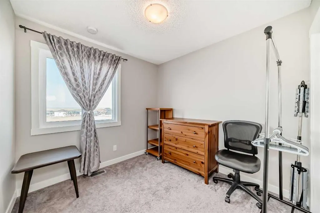 720 Livingston Hill NE