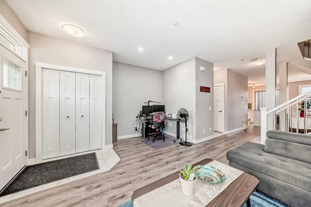 720 Livingston Hill NE