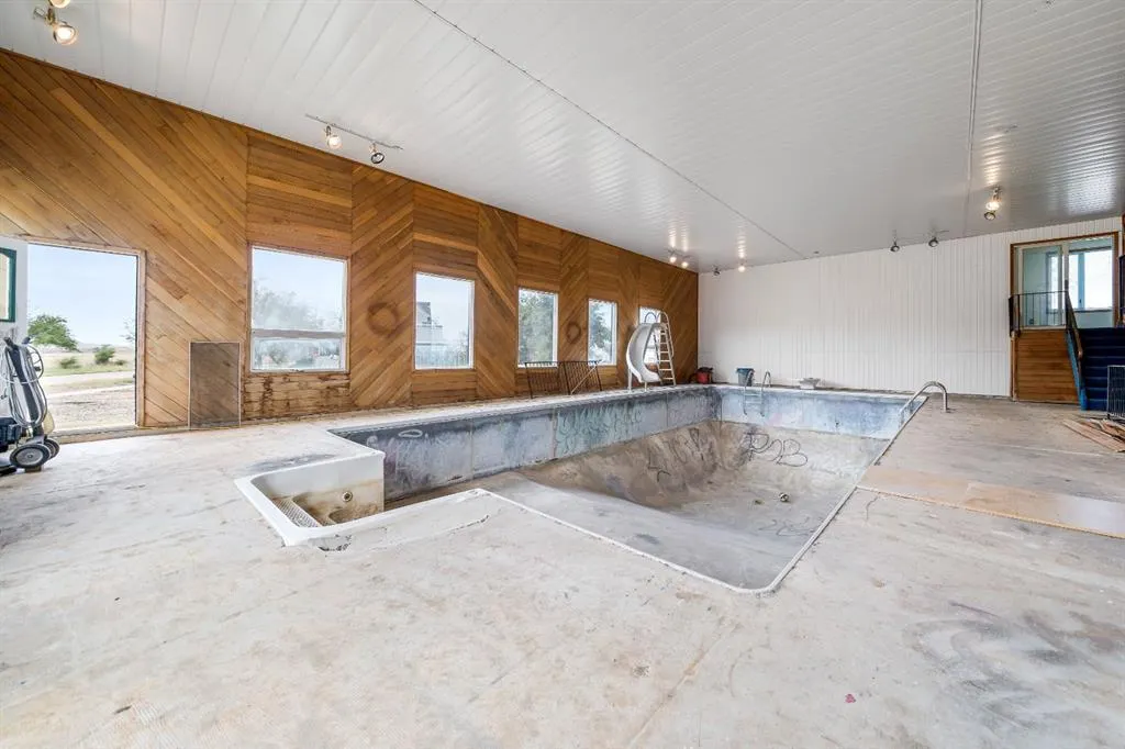 116 6 Avenue W