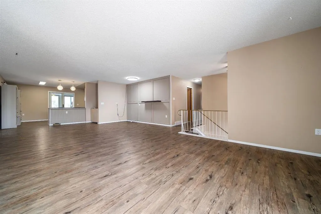 116 6 Avenue W