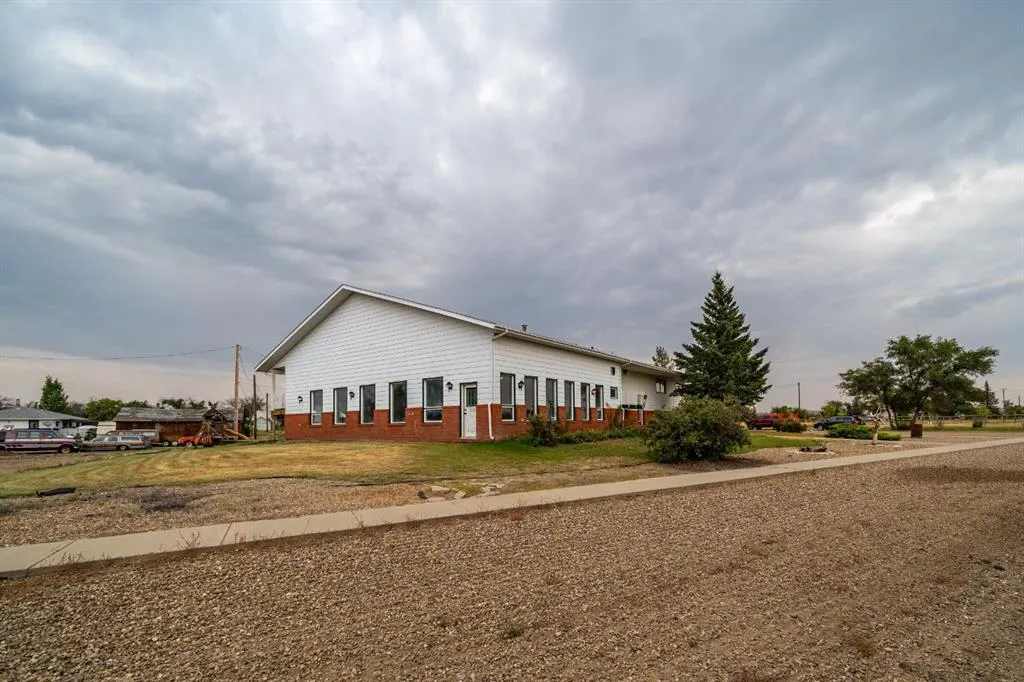 116 6 Avenue W