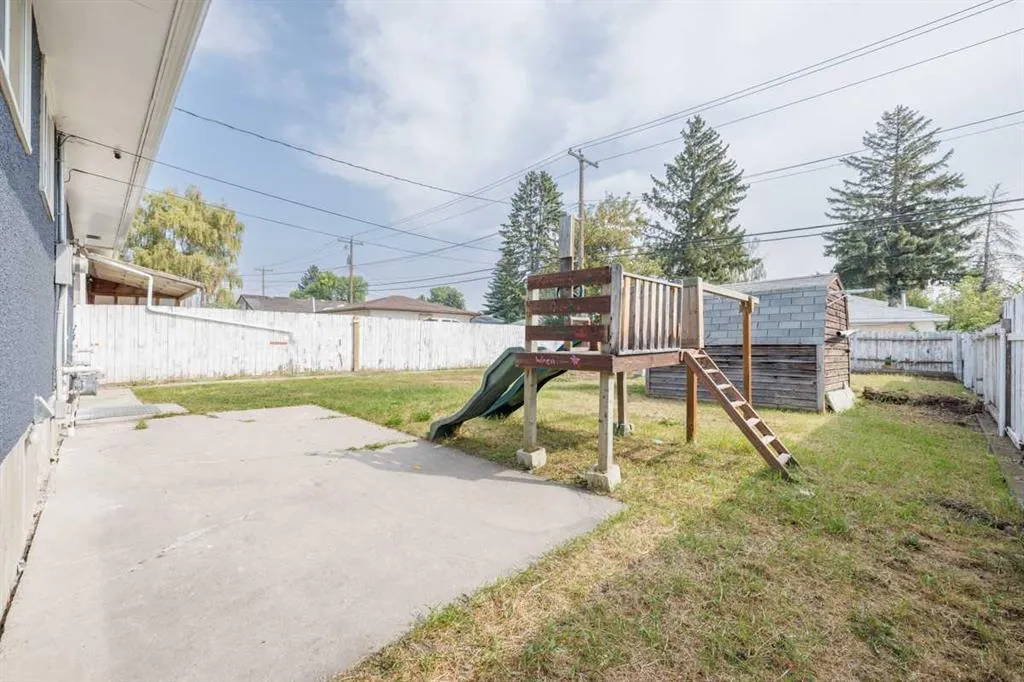 2618 41 Street SE