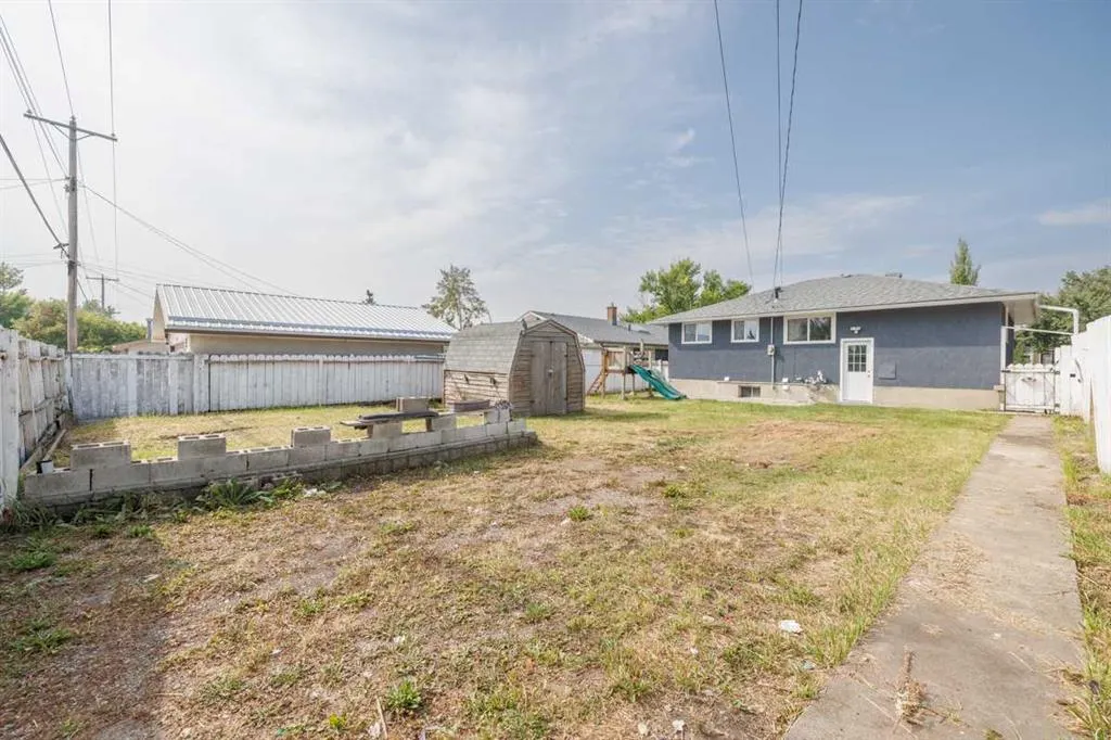 2618 41 Street SE