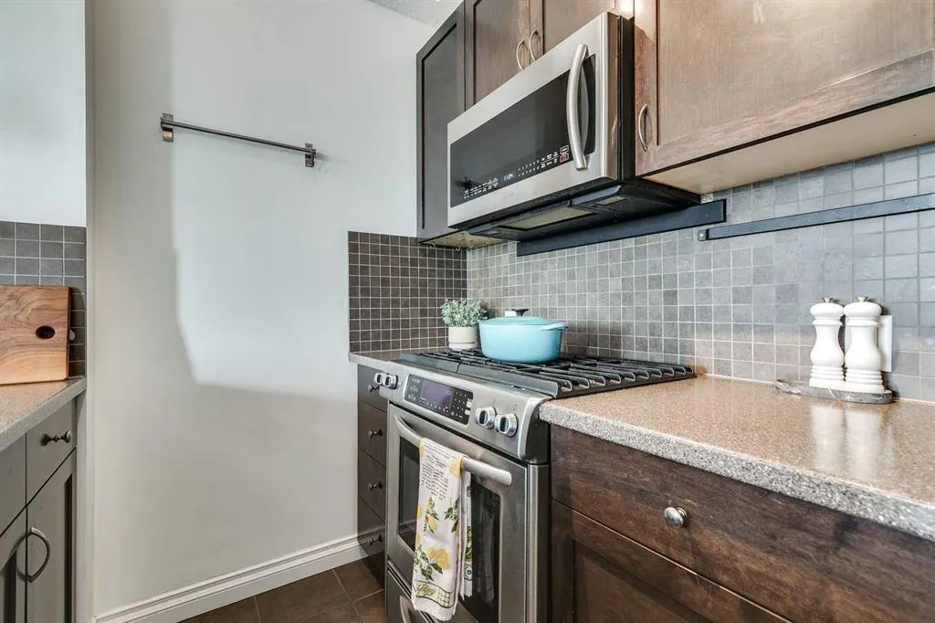 24 Hemlock Crescent SW, #3501