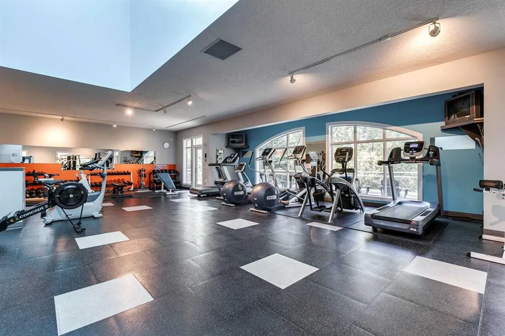 24 Hemlock Crescent SW, #3501