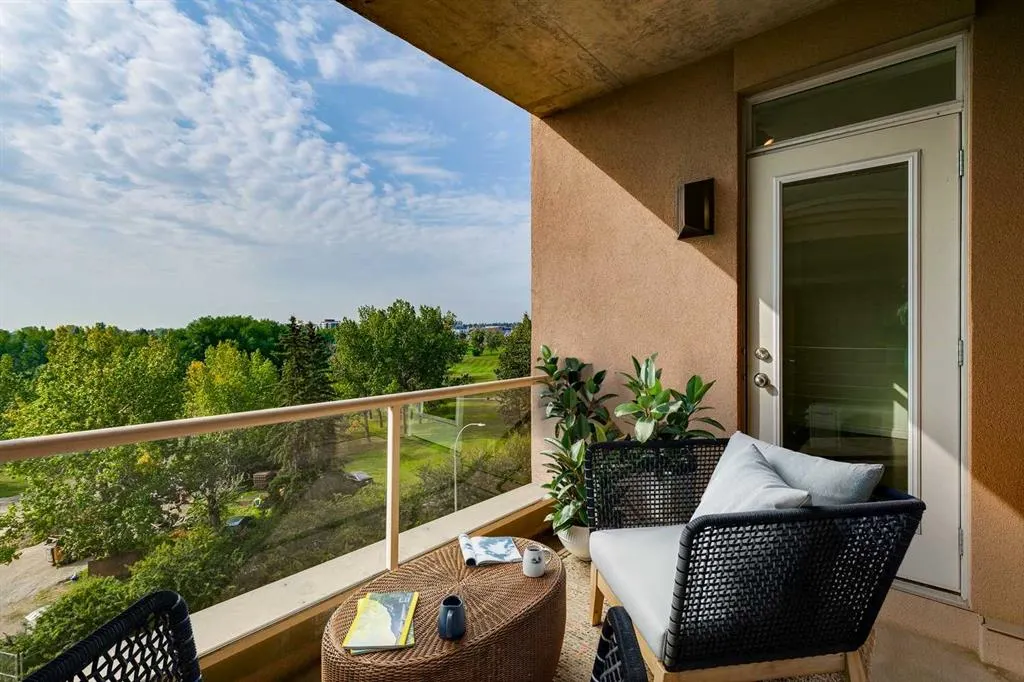 24 Hemlock Crescent SW, #3501
