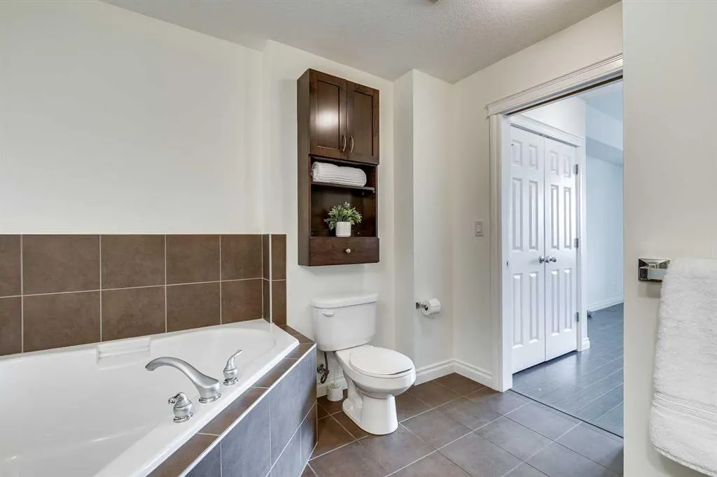 24 Hemlock Crescent SW, #3501