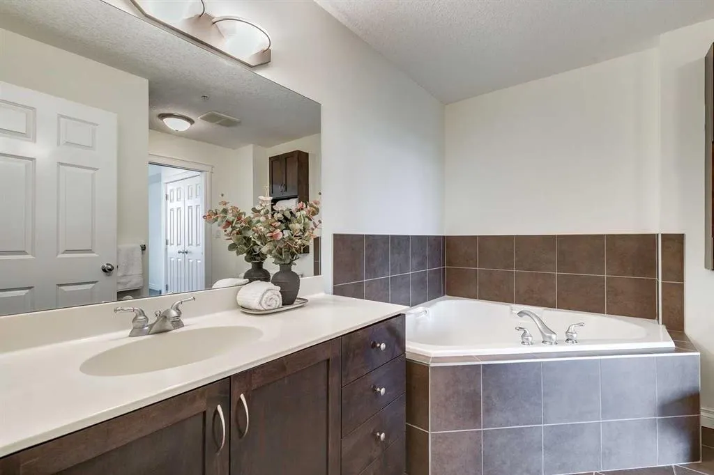 24 Hemlock Crescent SW, #3501