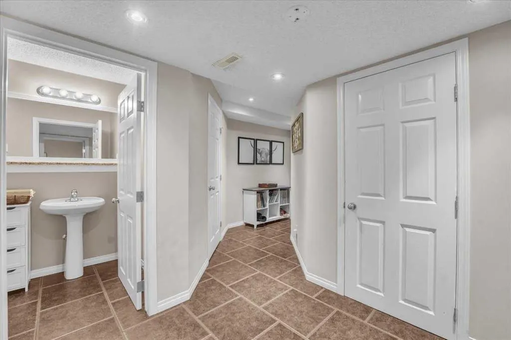 2037 Bridlemeadows Manor SW