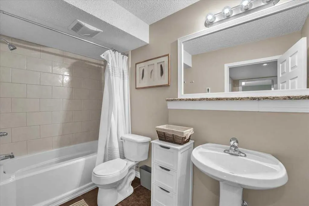 2037 Bridlemeadows Manor SW