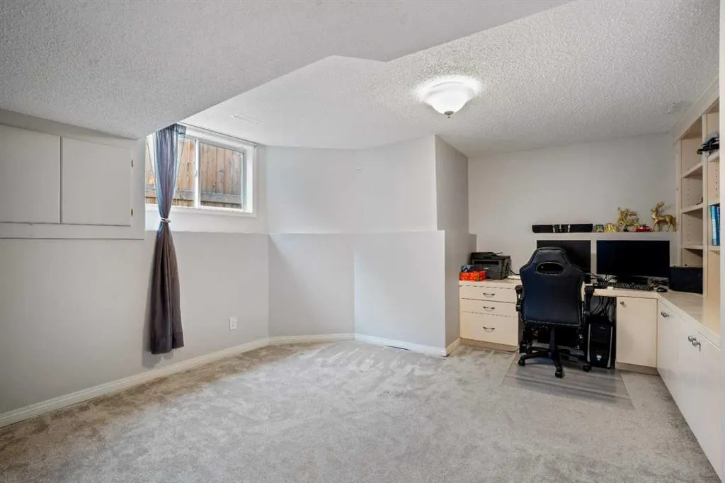 358 Hawkstone Drive NW