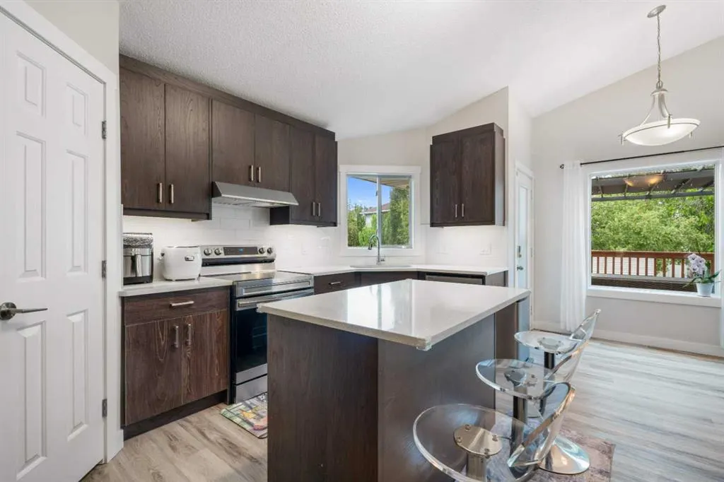 358 Hawkstone Drive NW