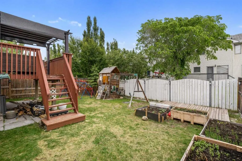 358 Hawkstone Drive NW