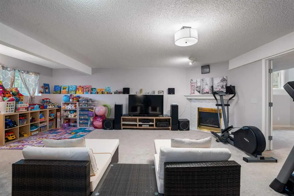 358 Hawkstone Drive NW