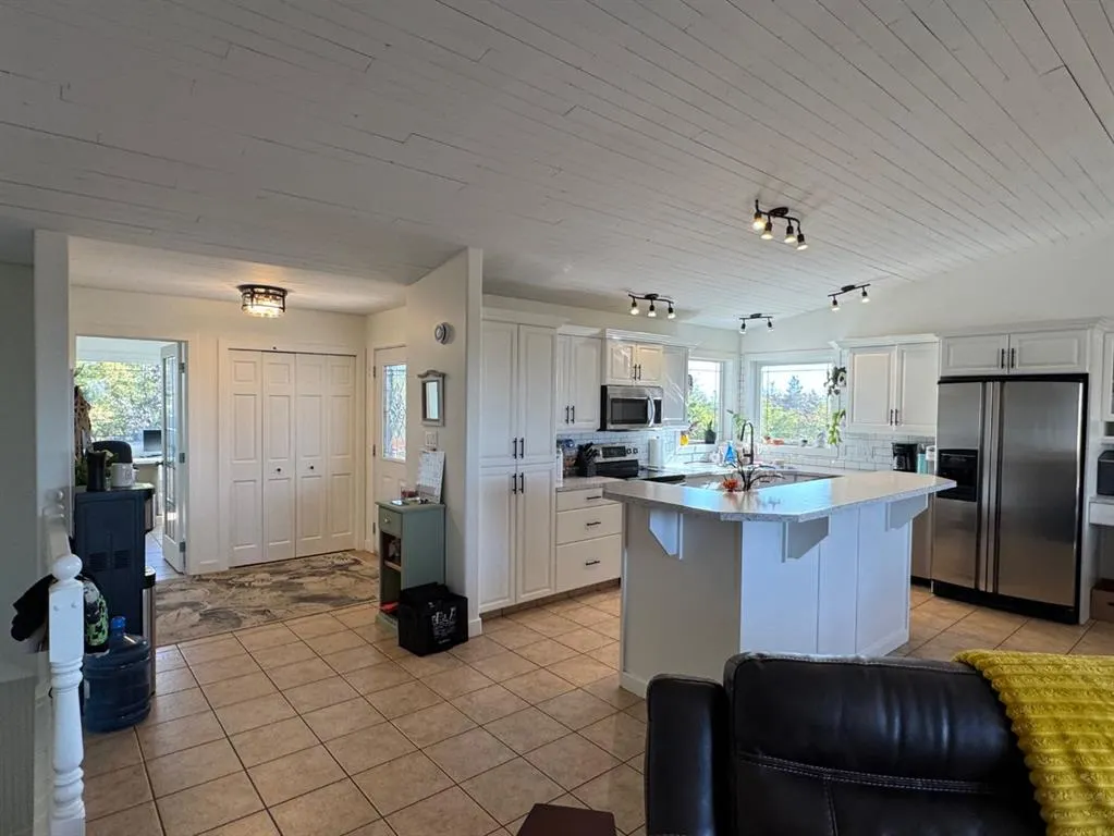 814042 HWY 2