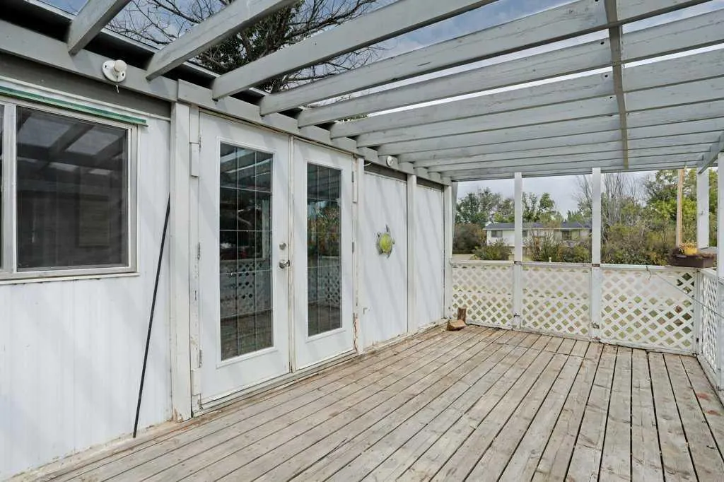 85 3 Avenue W