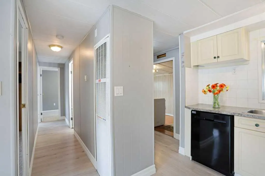 85 3 Avenue W