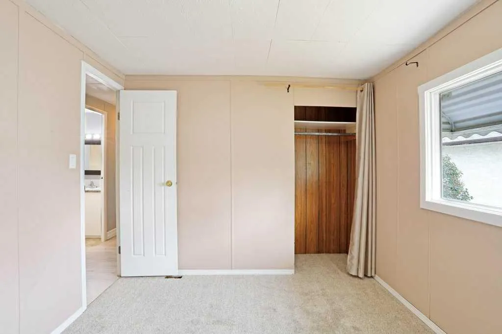 85 3 Avenue W