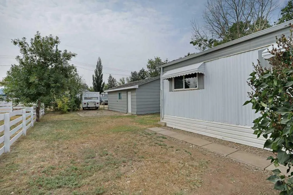 85 3 Avenue W
