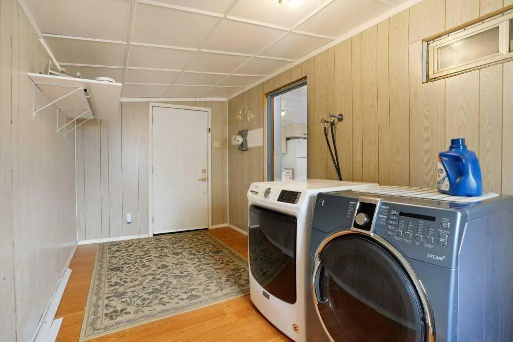 85 3 Avenue W