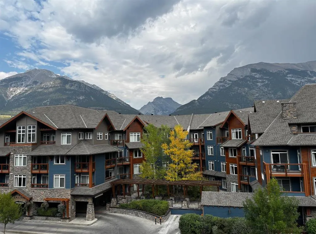 173 Kananaskis Way, #413J