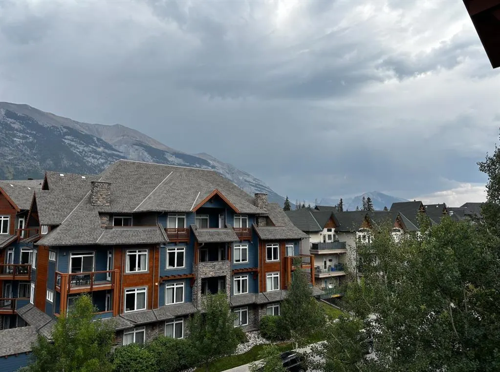 173 Kananaskis Way, #413J