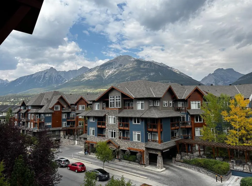 173 Kananaskis Way, #413J