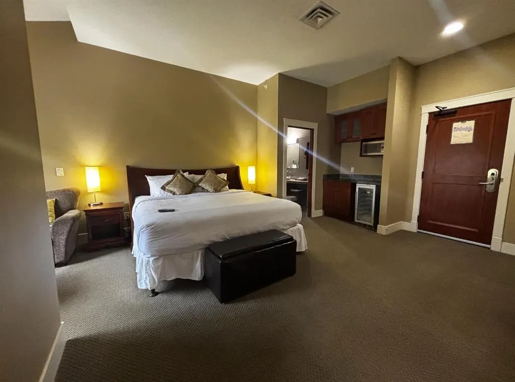 173 Kananaskis Way, #413J