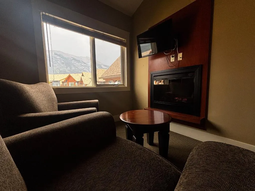 173 Kananaskis Way, #413J