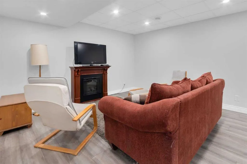 104 Heritage Hills NE