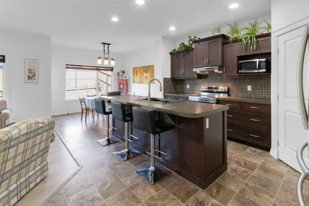 104 Heritage Hills NE