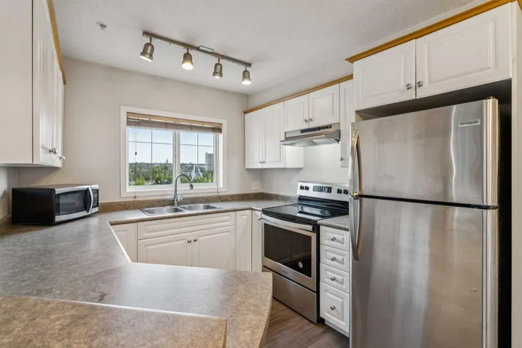 630 8 Avenue SE, #401