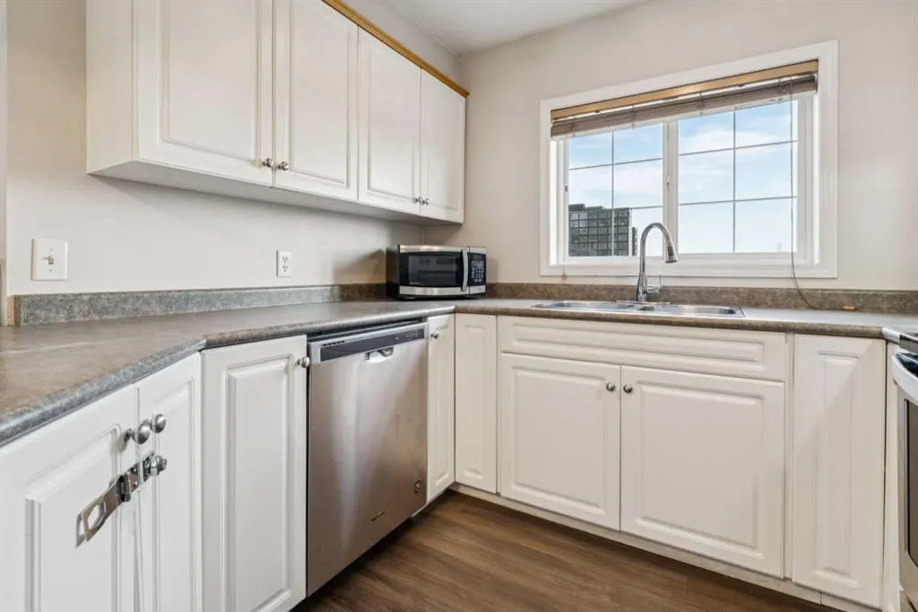 630 8 Avenue SE, #401