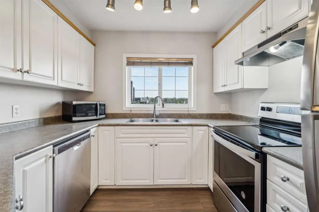 630 8 Avenue SE, #401