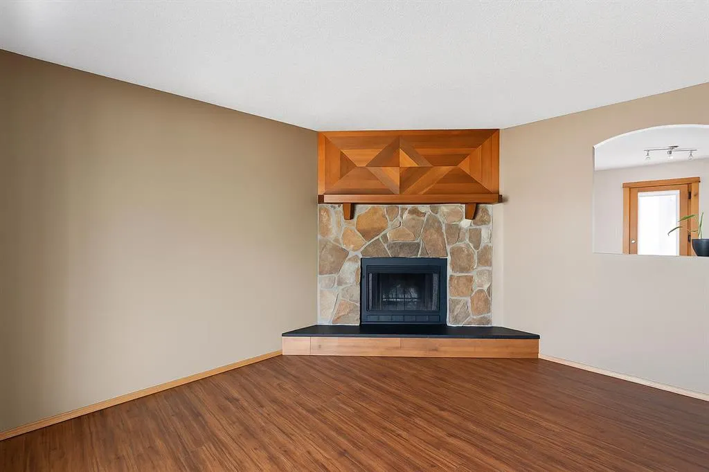 41 Alpine Crescent SE
