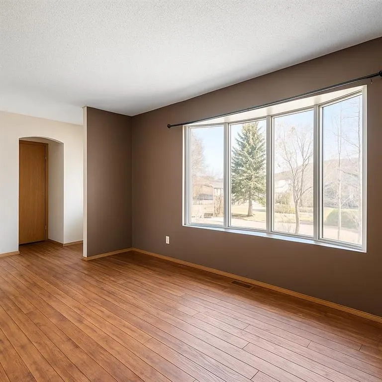 41 Alpine Crescent SE