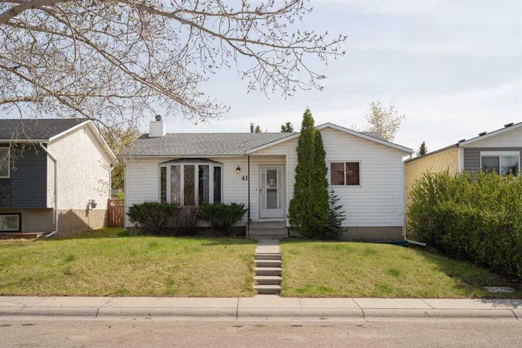 41 Alpine Crescent SE