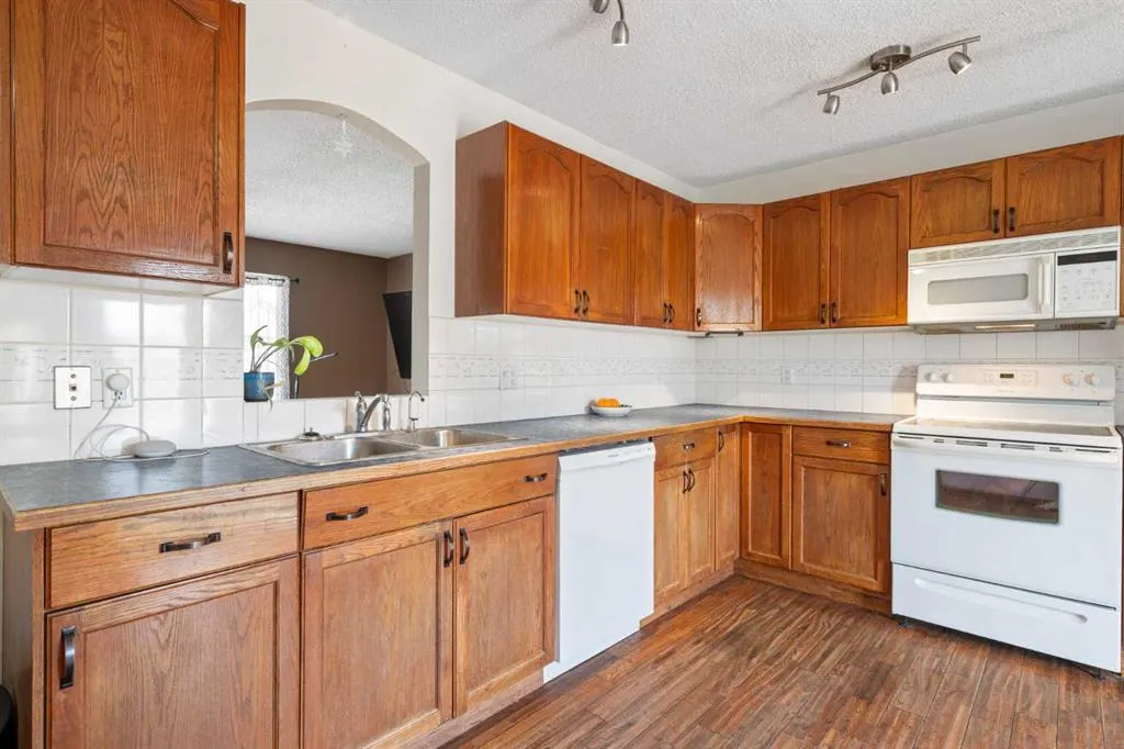 41 Alpine Crescent SE