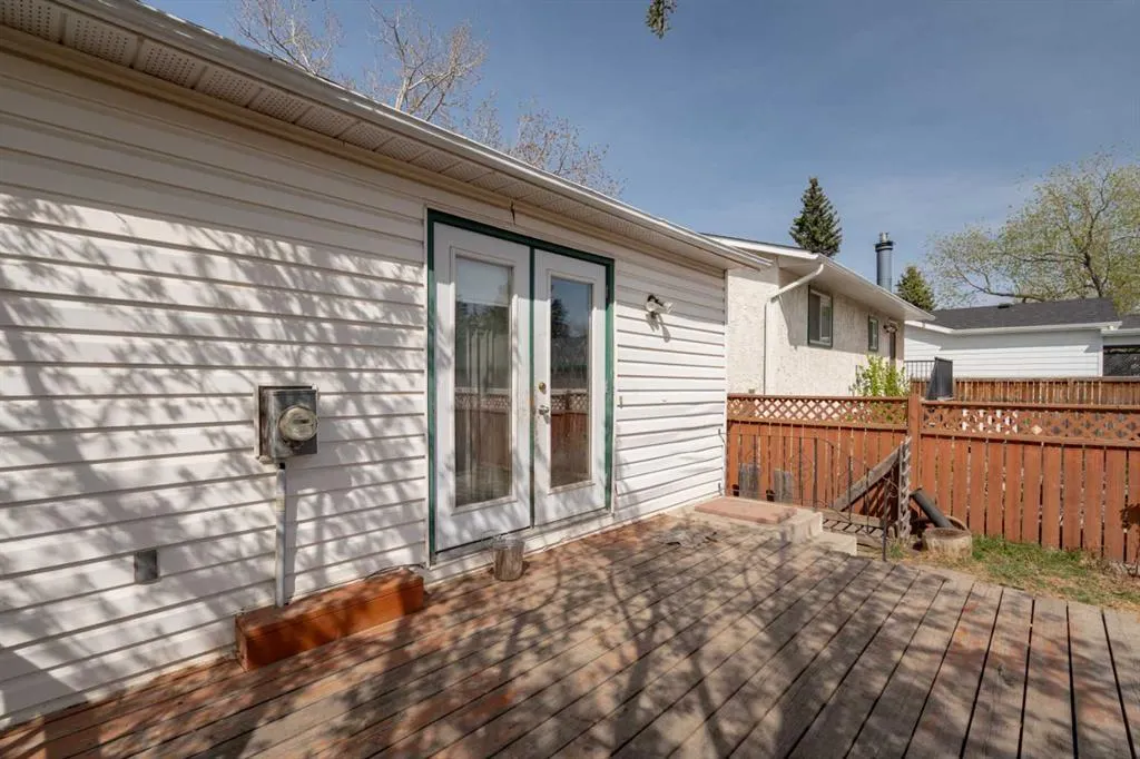 41 Alpine Crescent SE