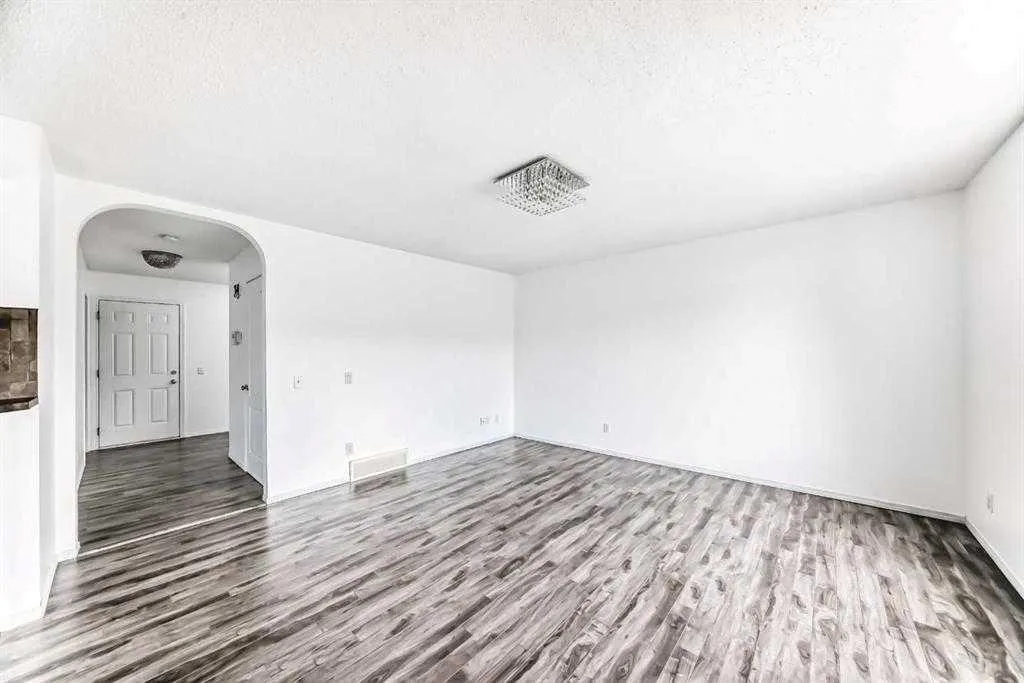 120 SPRINGMERE Grove