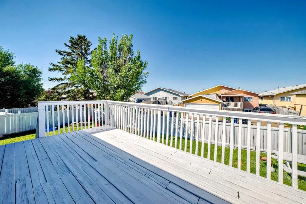 52 MARTINGLEN Place NE