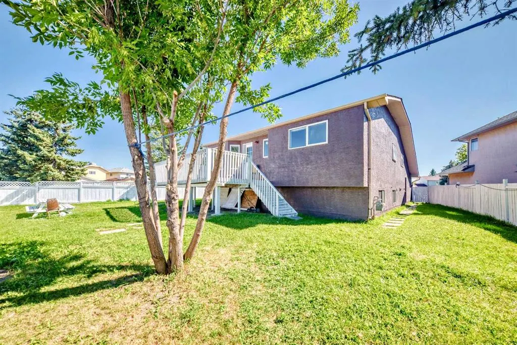 52 MARTINGLEN Place NE