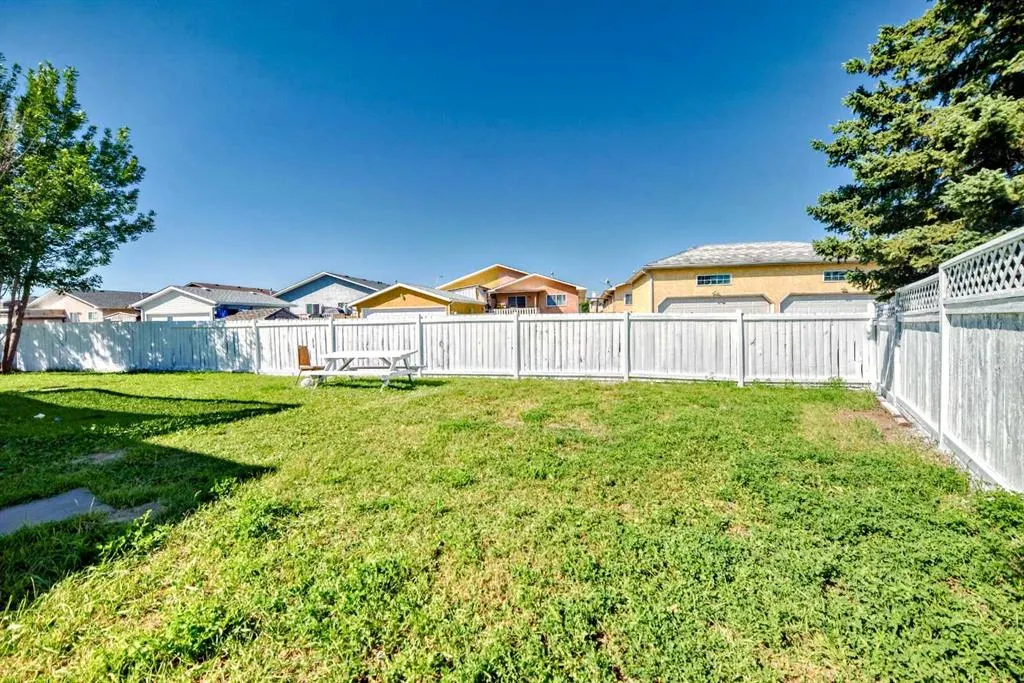 52 MARTINGLEN Place NE