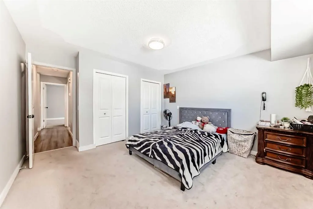 52 MARTINGLEN Place NE